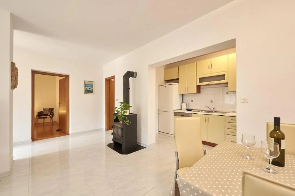 Apartment In Slatine With Terrace, Air Conditioning, Wi-Fi Trogir