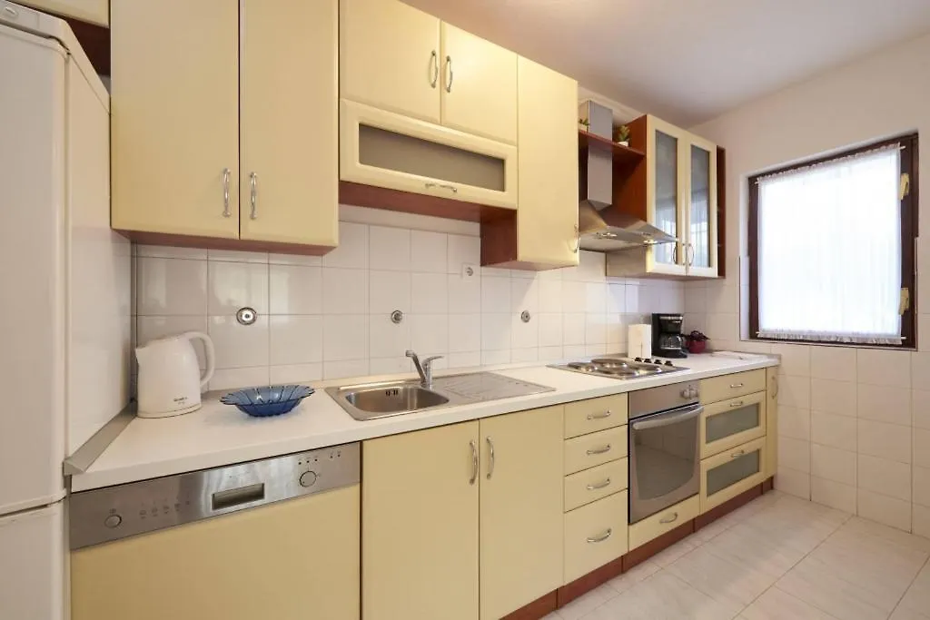 Apartment In Slatine With Terrace, Air Conditioning, Wi-Fi Trogir