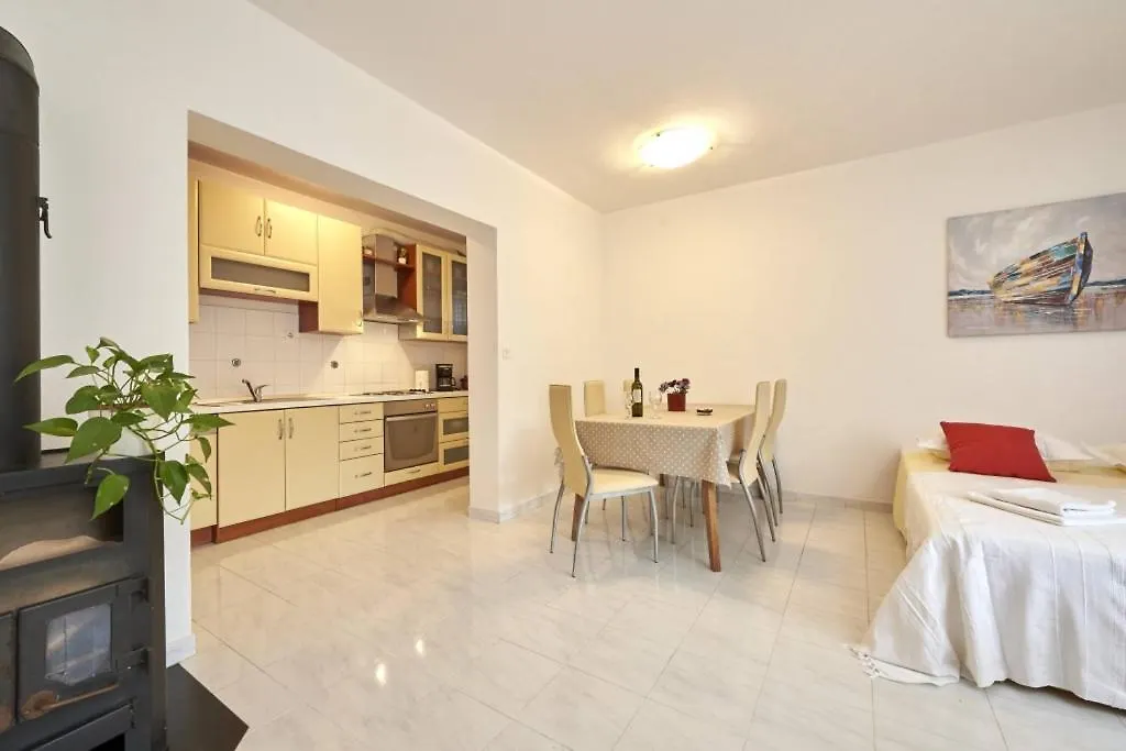Apartment In Slatine With Terrace, Air Conditioning, Wi-Fi Trogir