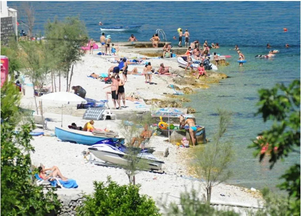 Apartment In Slatine With Terrace, Air Conditioning, Wi-Fi Trogir