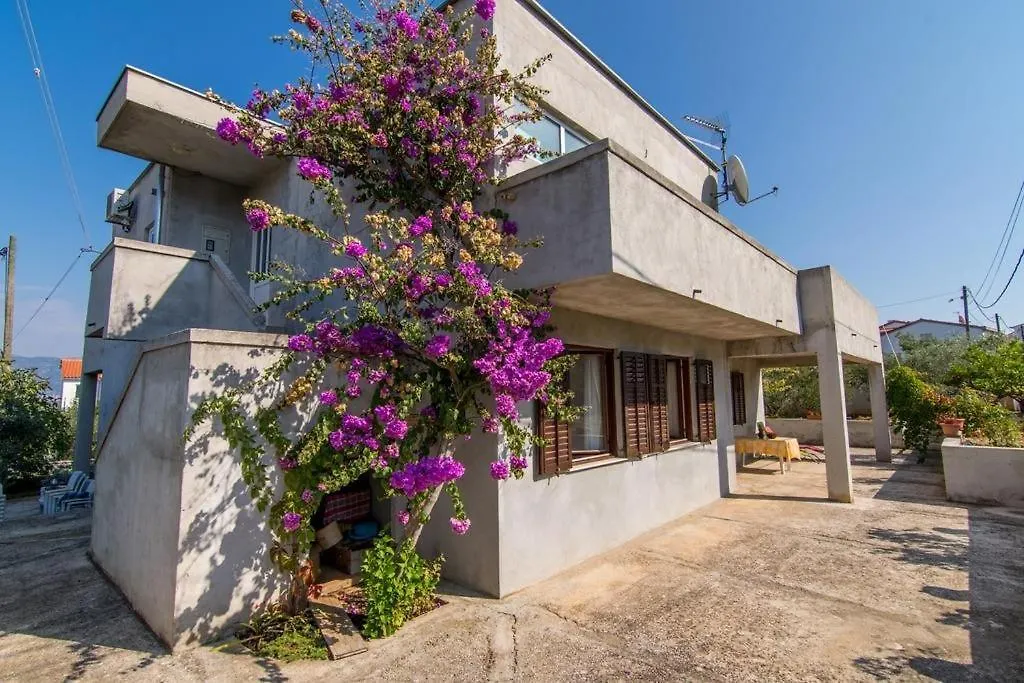 Apartment In Slatine With Terrace, Air Conditioning, Wi-Fi Trogir