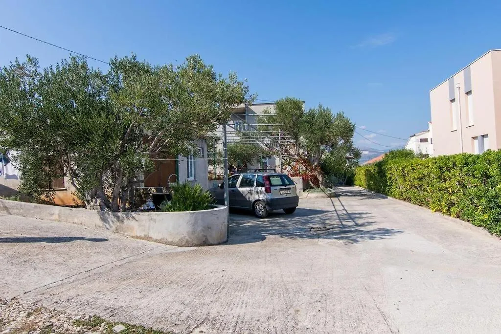 Apartment In Slatine With Terrace, Air Conditioning, Wi-Fi Trogir