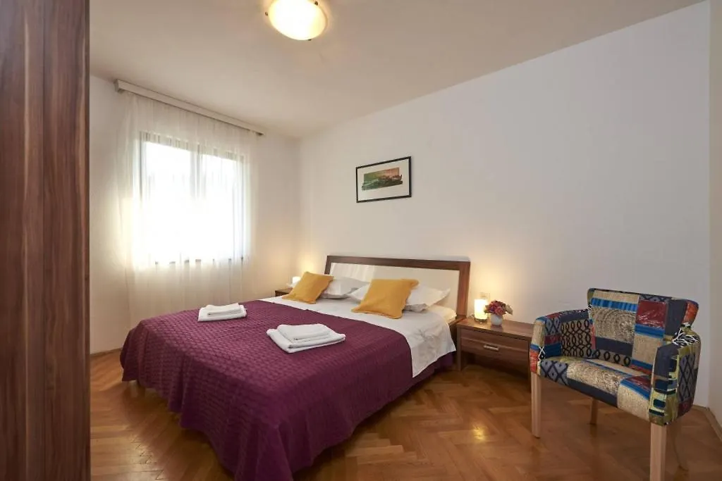 Apartment In Slatine With Terrace, Air Conditioning, Wi-Fi Trogir 0*,