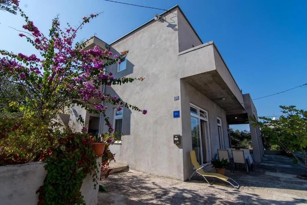 Apartment In Slatine With Terrace, Air Conditioning, Wi-Fi Trogir