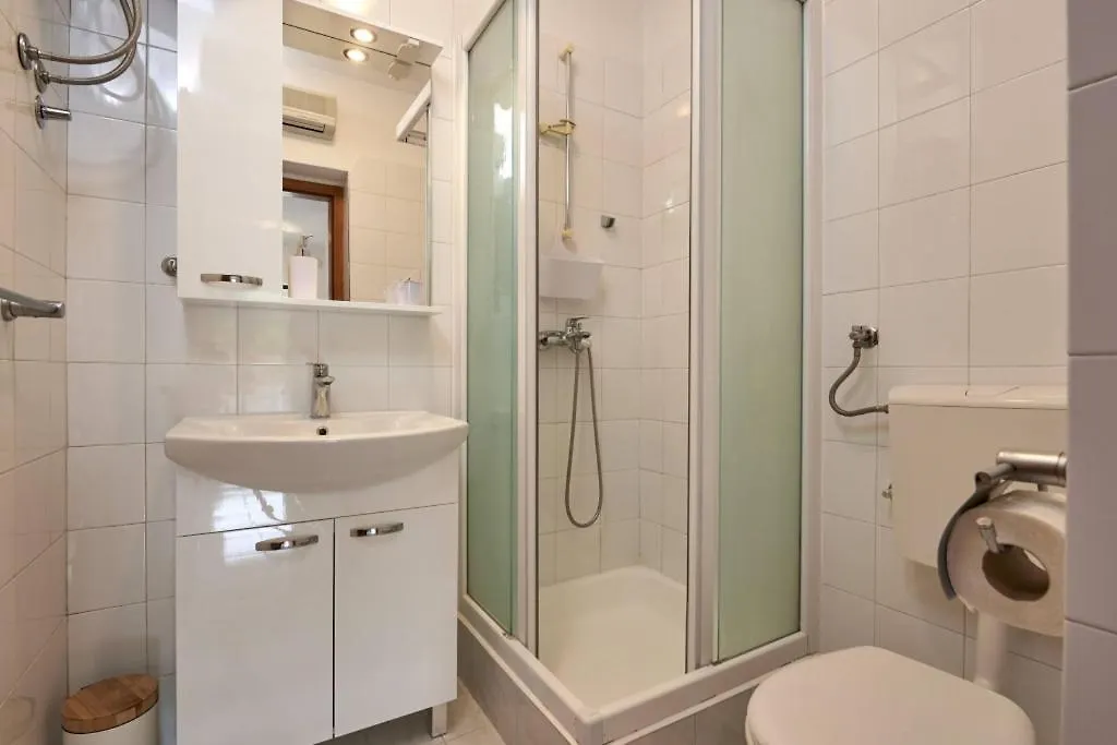 Apartment In Slatine With Terrace, Air Conditioning, Wi-Fi Trogir