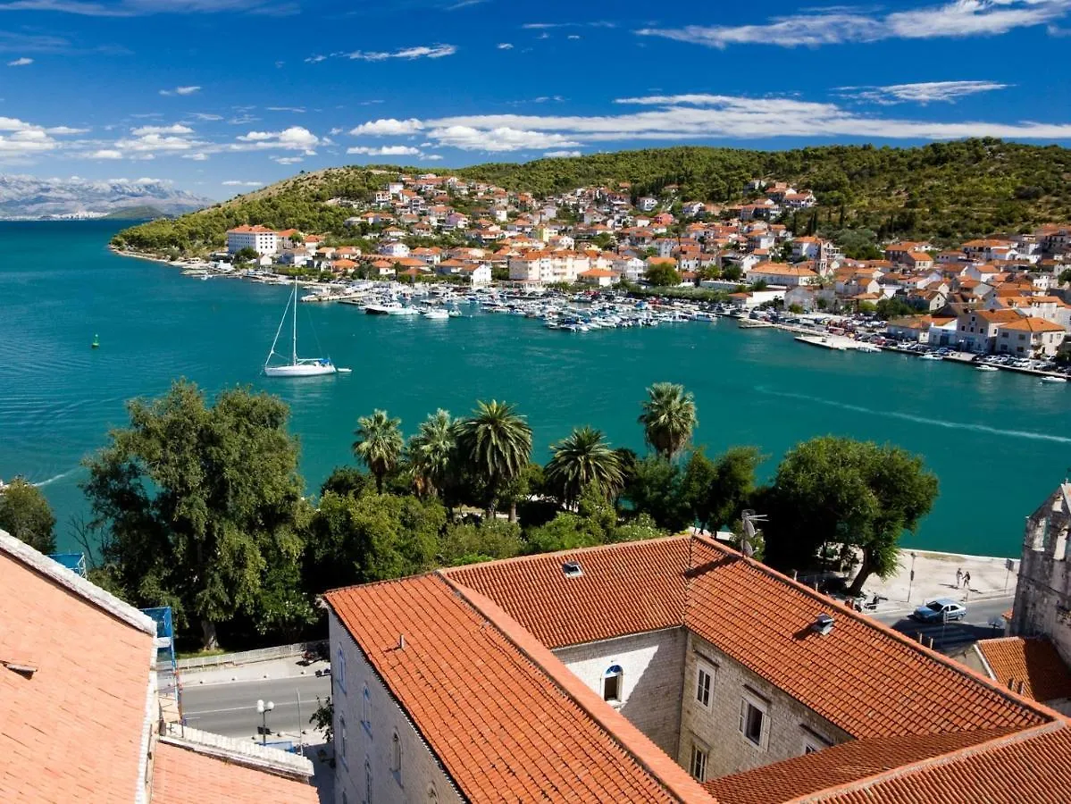 Apartment In Slatine With Terrace, Air Conditioning, Wi-Fi Trogir 0*,