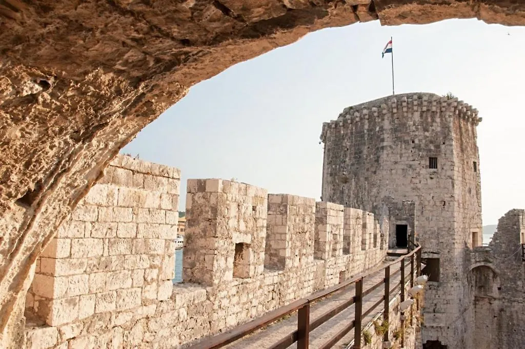 Apartment In Slatine With Terrace, Air Conditioning, Wi-Fi Trogir