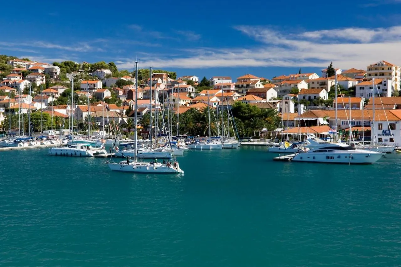 Apartment In Slatine With Terrace, Air Conditioning, Wi-Fi Trogir