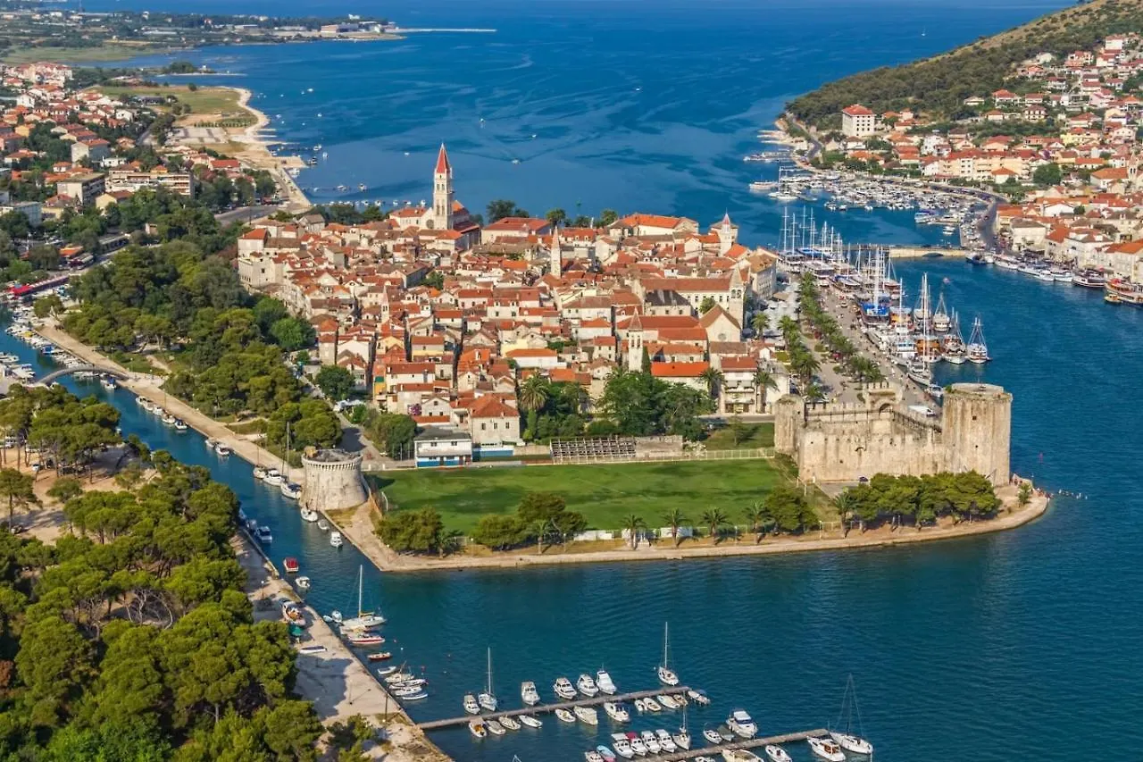 Apartment In Slatine With Terrace, Air Conditioning, Wi-Fi Trogir Croatia