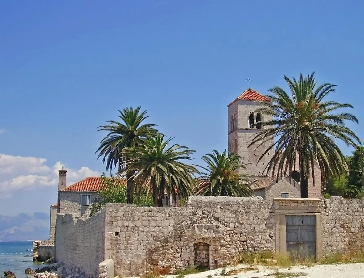 Apartment In Slatine With Terrace, Air Conditioning, Wi-Fi Trogir