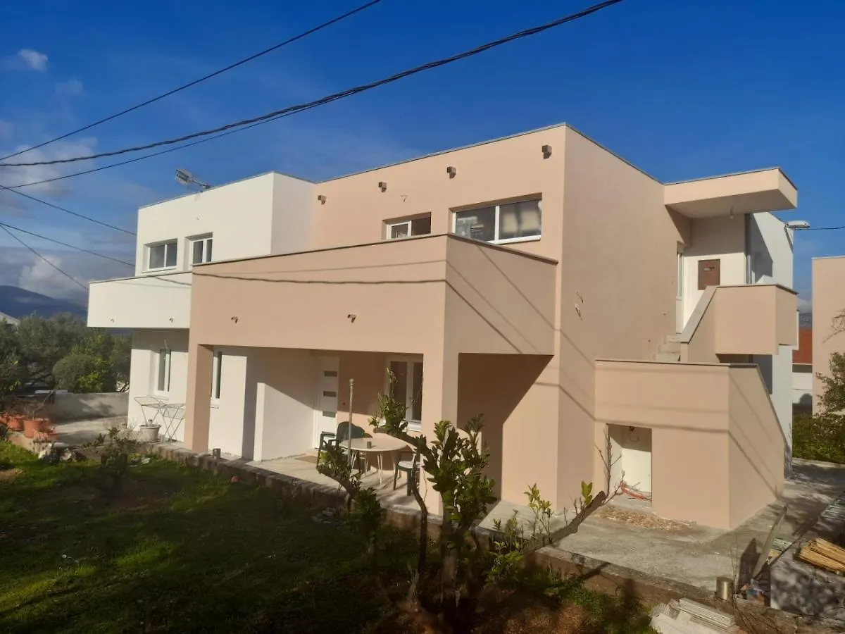 Apartment In Slatine With Terrace, Air Conditioning, Wi-Fi Trogir